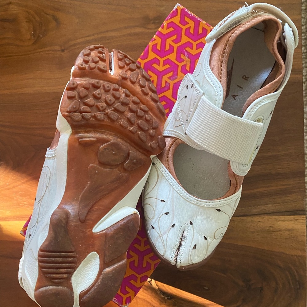 Nike Air Rift /New